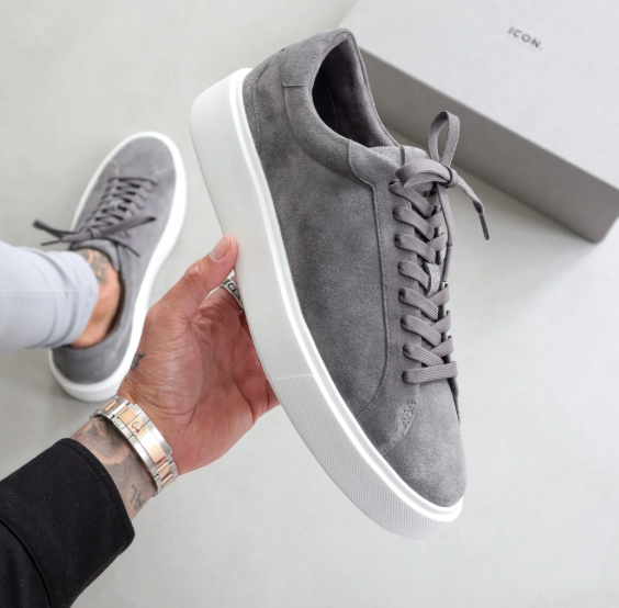 THE CLASSIC SUEDE TRAINER